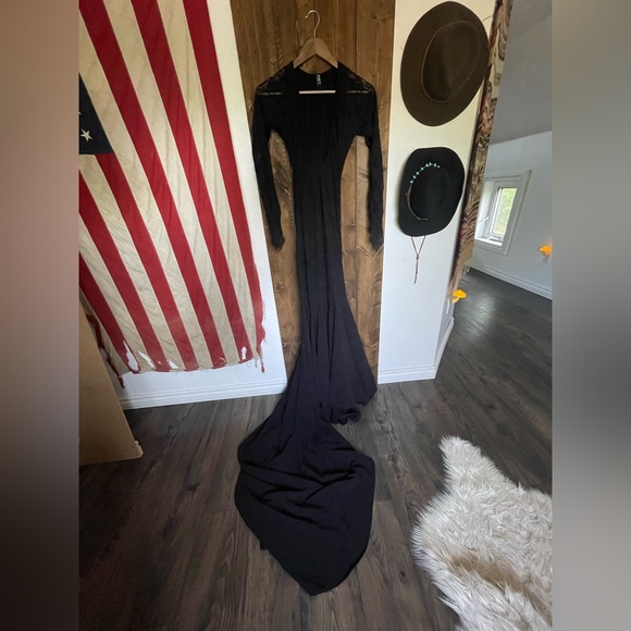 Vampira Gown by NRT fashions - Picture 2 of 11